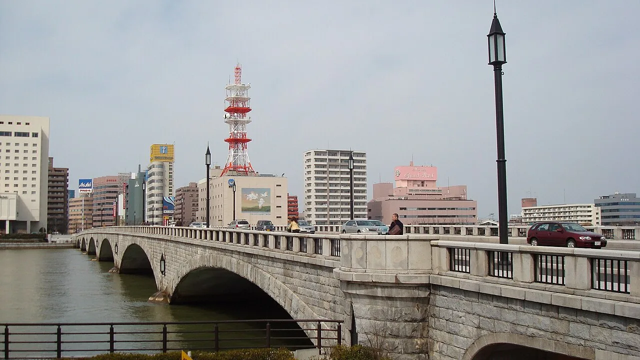 信濃川に架かる萬代橋