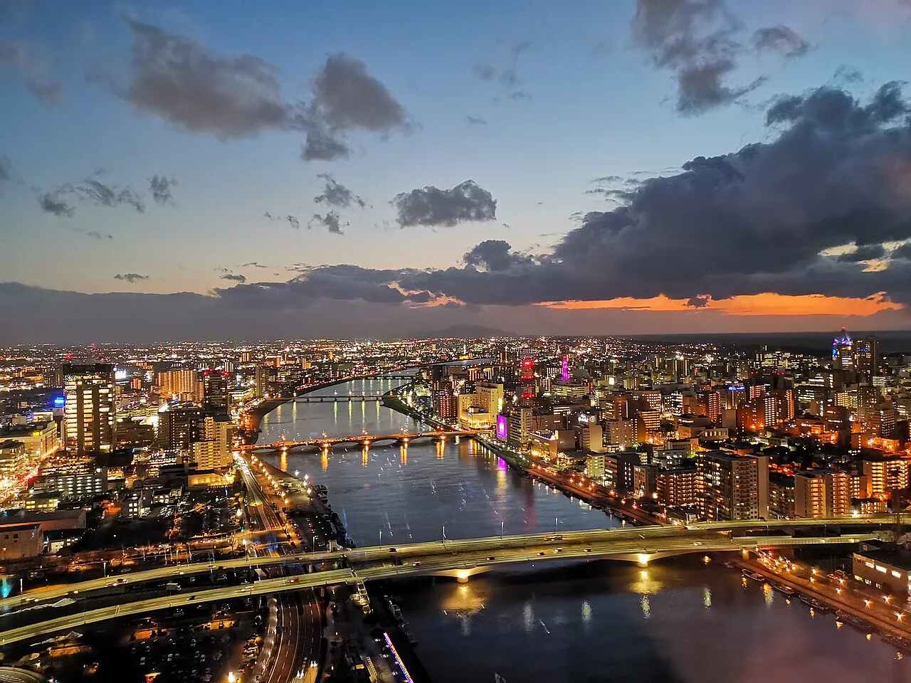 朱鷺メッセから見た新潟市の夜景